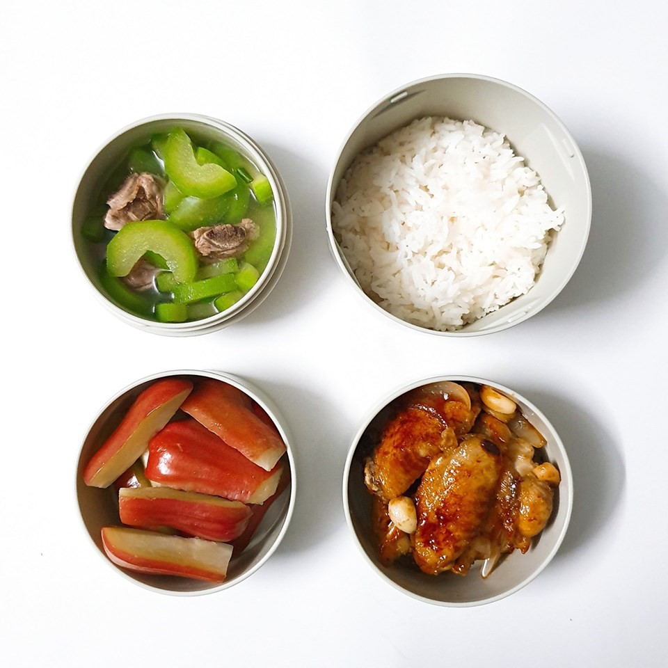 Chỉ với 50k đồng, cô gái trẻ làm ra hàng loạt bữa cơm trưa siêu tinh tế để chồng mang đi làm mỗi ngày-12