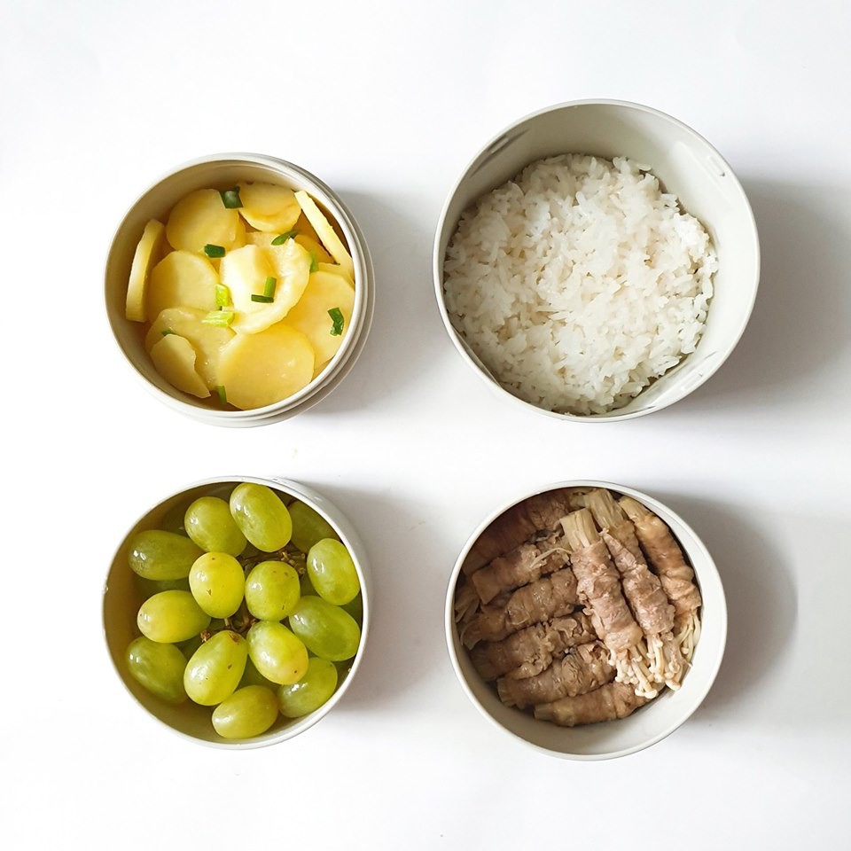 Chỉ với 50k đồng, cô gái trẻ làm ra hàng loạt bữa cơm trưa siêu tinh tế để chồng mang đi làm mỗi ngày-14