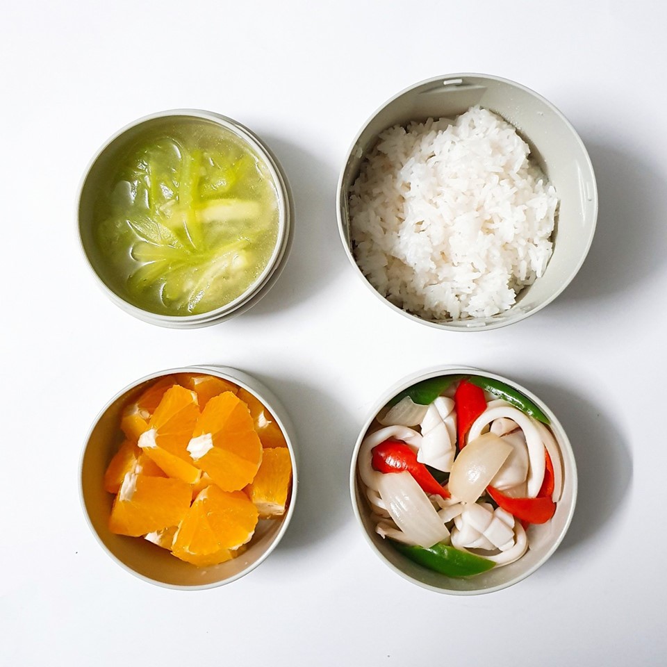 Chỉ với 50k đồng, cô gái trẻ làm ra hàng loạt bữa cơm trưa siêu tinh tế để chồng mang đi làm mỗi ngày-8