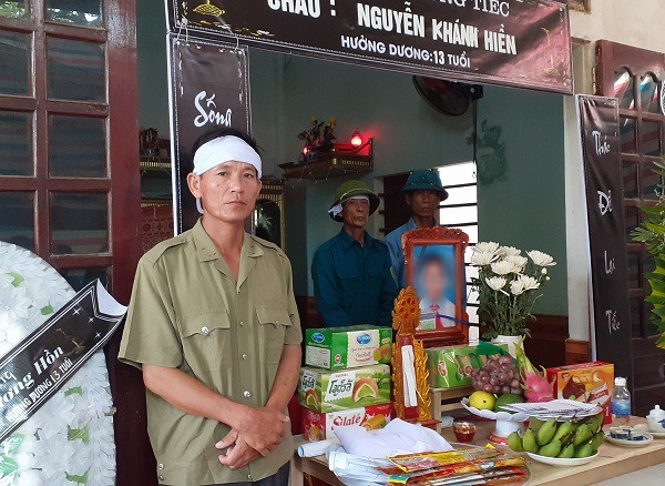 Tai nạn ở Hà Tĩnh, ám ảnh tiếng khóc xé lòng bên những vòng hoa trắng-3