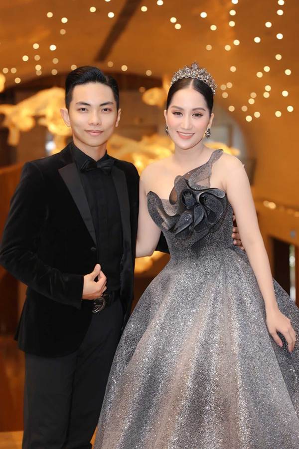 Khánh Thi và chồng trẻ Phan Hiển như cô dâu chú rể, tình tứ ở sự kiện-5