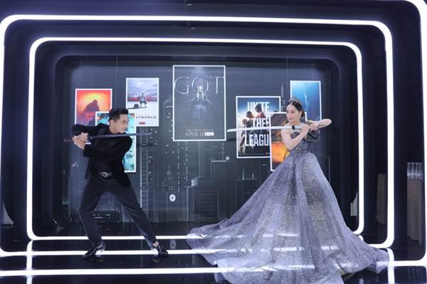 Khánh Thi và chồng trẻ Phan Hiển như cô dâu chú rể, tình tứ ở sự kiện-6