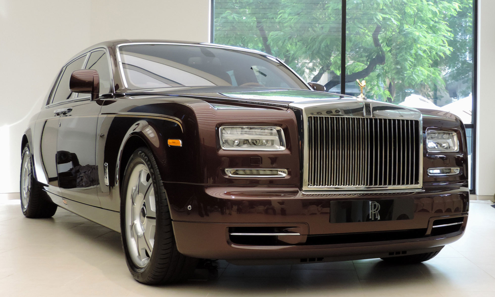 Hút thuốc lào trên Rolls-Royce, tài sản vô đối của đại gia Lê Thanh Thản-2