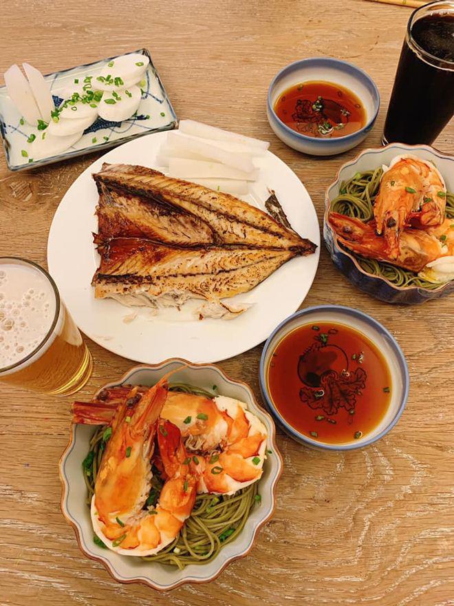 Mì tôm nhà người ta và của chồng Phan Như Thảo nấu cho vợ sao khác một trời một vực!-8