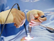 Người phụ nữ đi hút mỡ bụng rồi tử vong trên bàn mổ Người phụ nữ đi hút mỡ bụng rồi tử vong trên bàn mổ