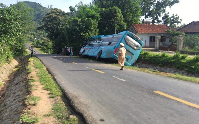 Bị cuốn vào gầm xe khách, người phụ nữ tử vong tại chỗ-1