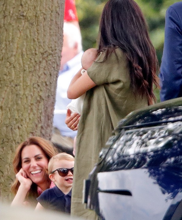 Hoàng tử Louis đánh bật con trai nhà Meghan, trở thành nhân vật HOT nhất trong sự kiện với một loạt biểu cảm khiến người hâm mộ phát cuồng-6