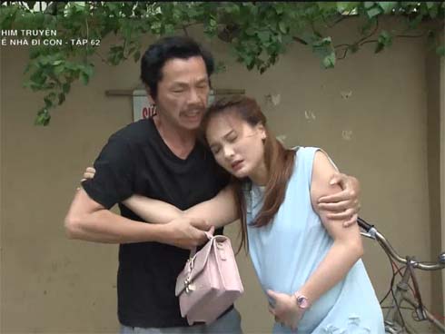 Về nhà đi con tập 64: Mặc con nhỏ ốm đau, Vũ phó mặc hết cho vợ bế Nhã đi cấp cứu-1