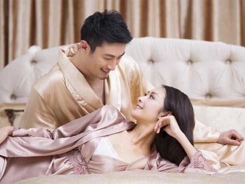 Đêm tân hôn, vợ trẻ mắt chữ A, miệng chữ O khi nghe anh chồng bác sĩ nói về chuyện ấy