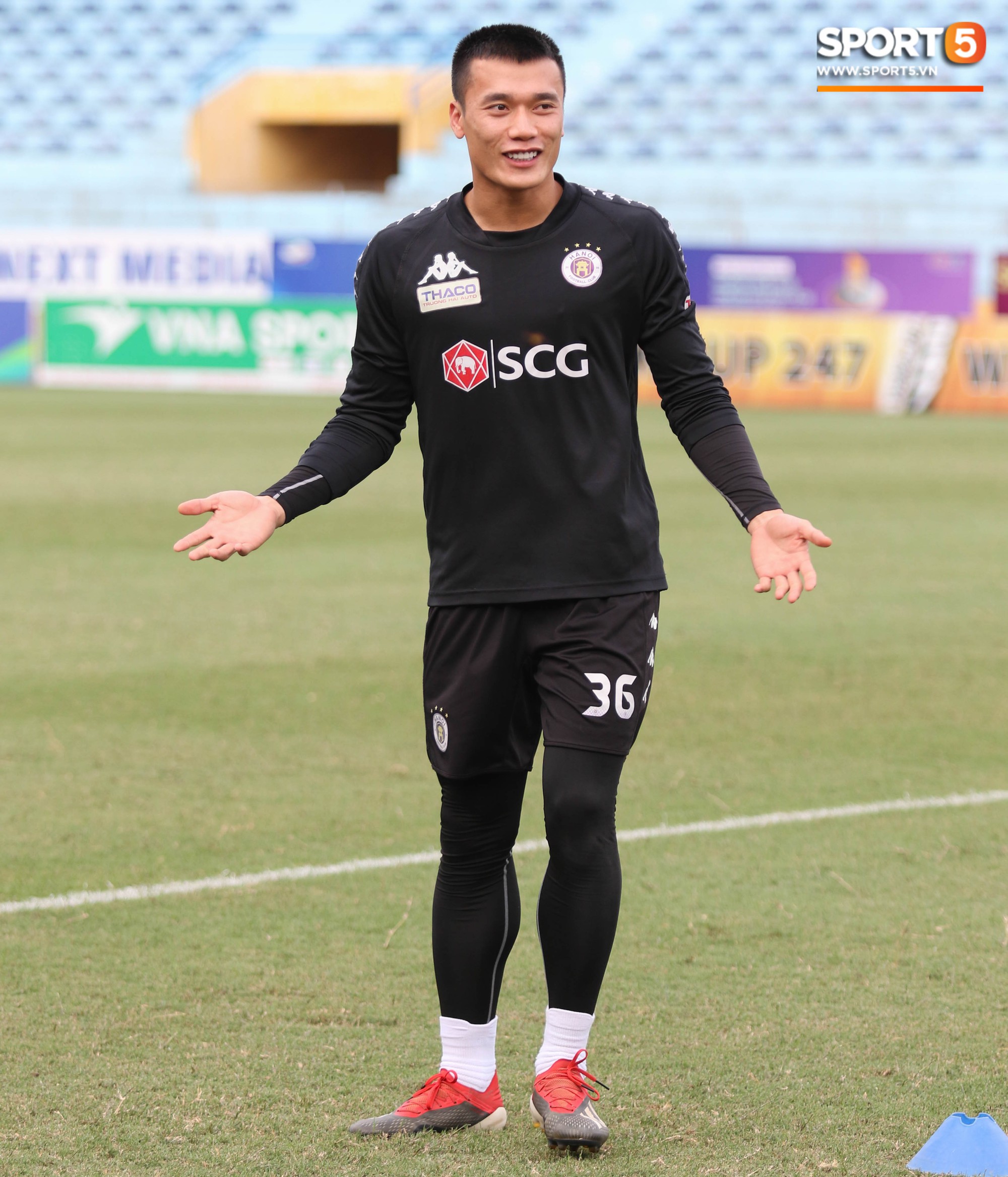 Thủ môn Bùi Tiến Dũng thi bằng lái ô tô: Lâu lắm rồi em mới có kỳ thi khó khăn thế này-2