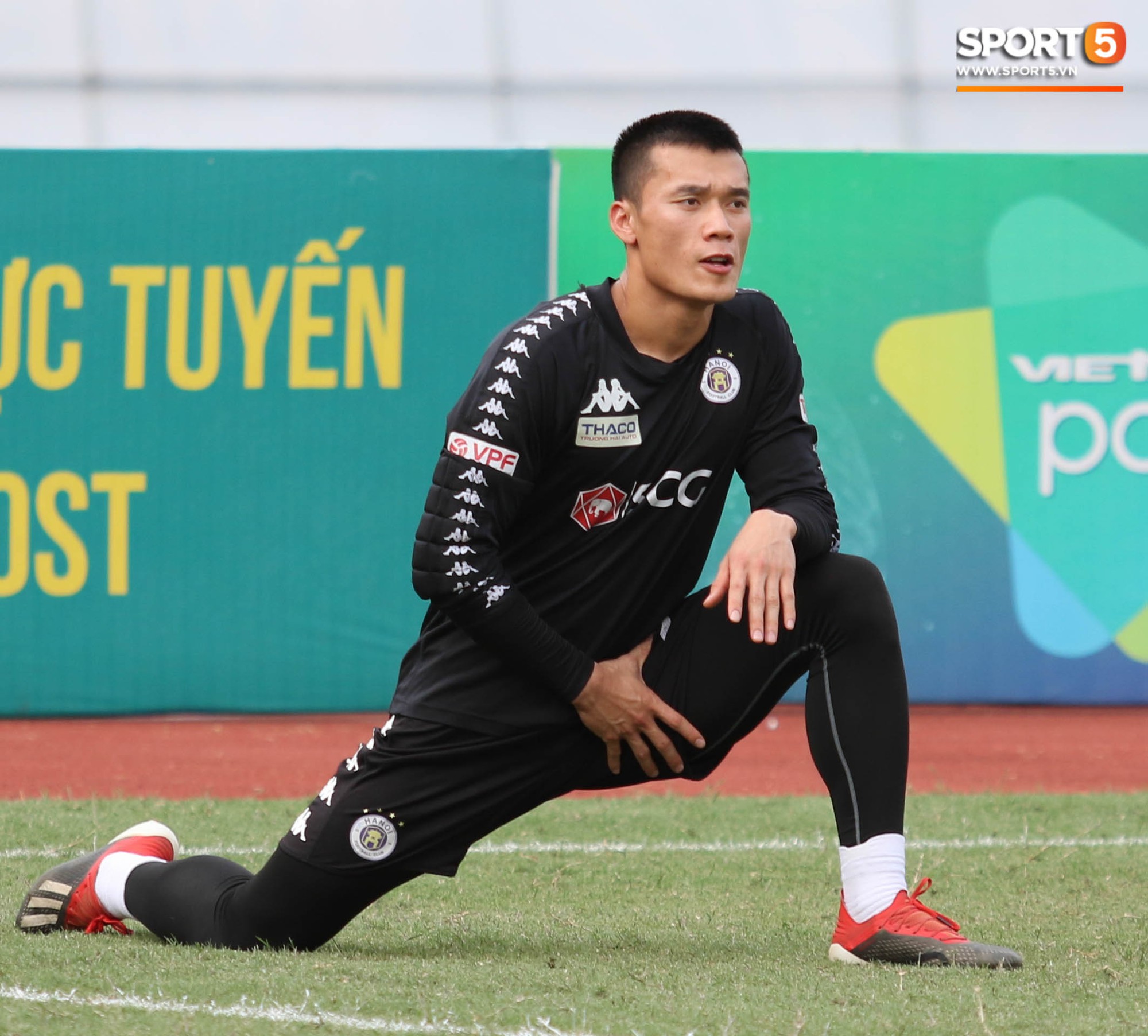 Thủ môn Bùi Tiến Dũng thi bằng lái ô tô: Lâu lắm rồi em mới có kỳ thi khó khăn thế này-3