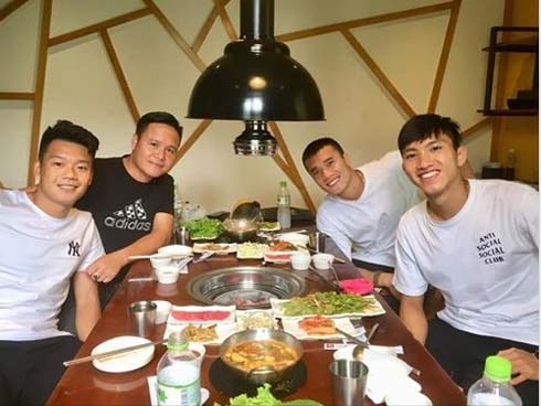 MC xinh đẹp lờ lớ lơ mọi câu hỏi liên quan đến tin đồn hẹn hò với Dũng gôn, trả lời cực gắt về mẫu người yêu lý tưởng-5