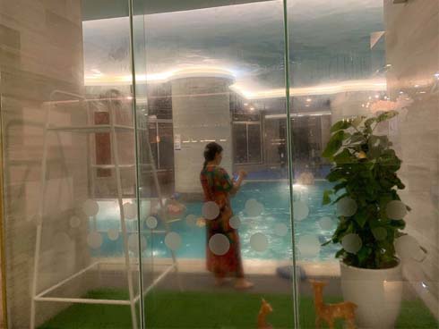 Người đàn ông 14 năm thắp hương trong khu nhà đói giữa Hà Nội: Tôi trông coi đồng bào, không ai cấm được-10