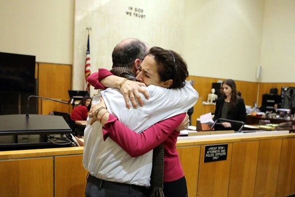 Nữ triệu phú bất ngờ qua đời, 9 năm sau người chồng bị vạch trần bộ mặt ác quỷ, từng định giết bố mẹ ruột, bán con gái để lấy tiền-5