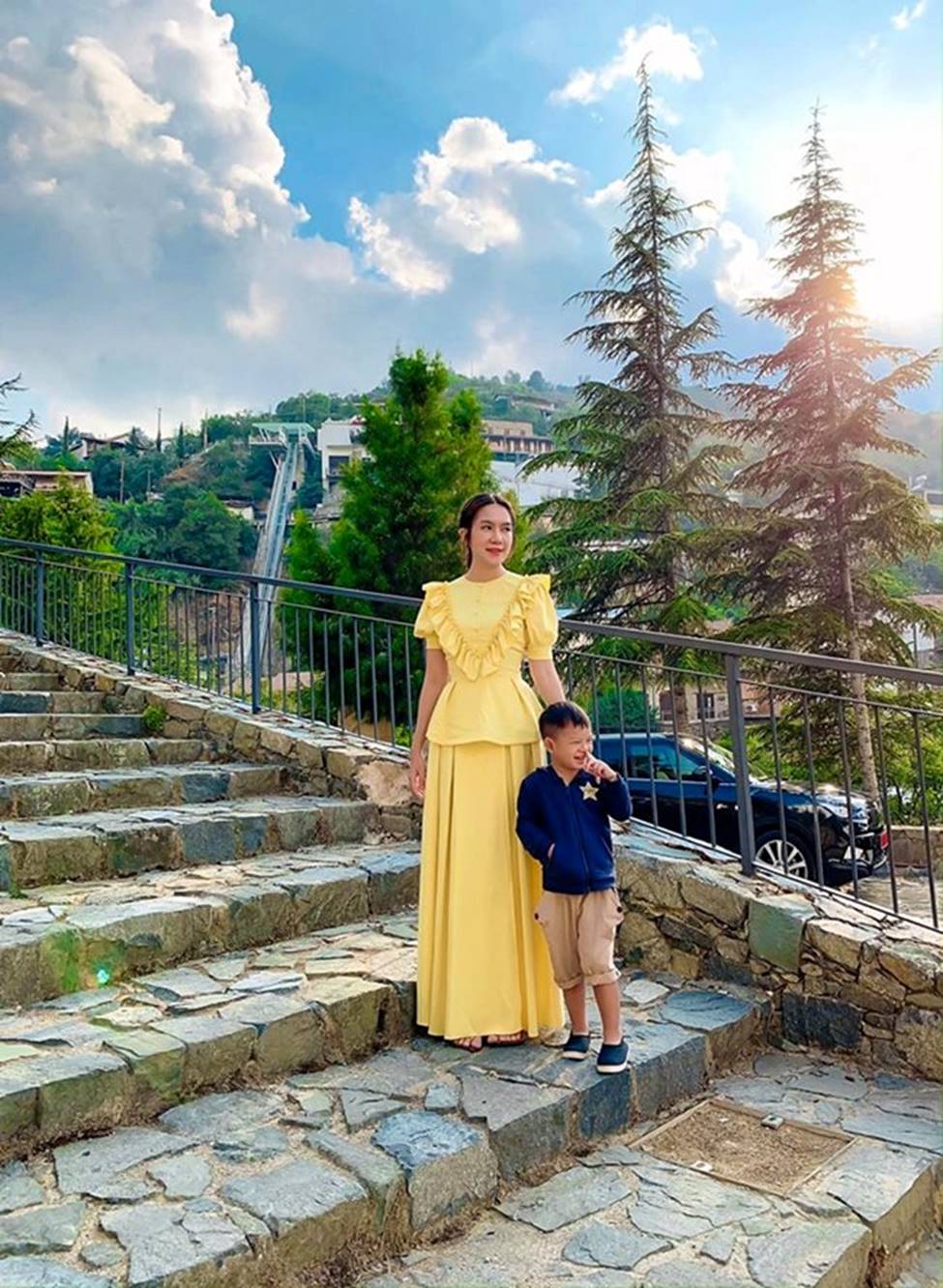 Đến mòn con mắt với nét hấp dẫn của 2 mỹ nhân mê đẻ showbiz Việt-13