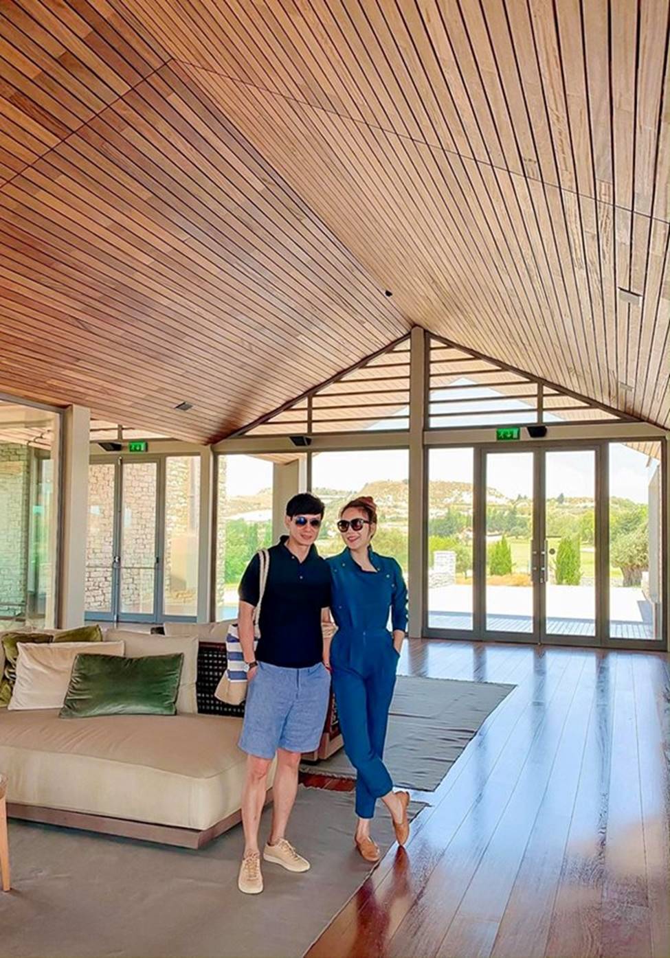 Đến mòn con mắt với nét hấp dẫn của 2 mỹ nhân mê đẻ showbiz Việt-17