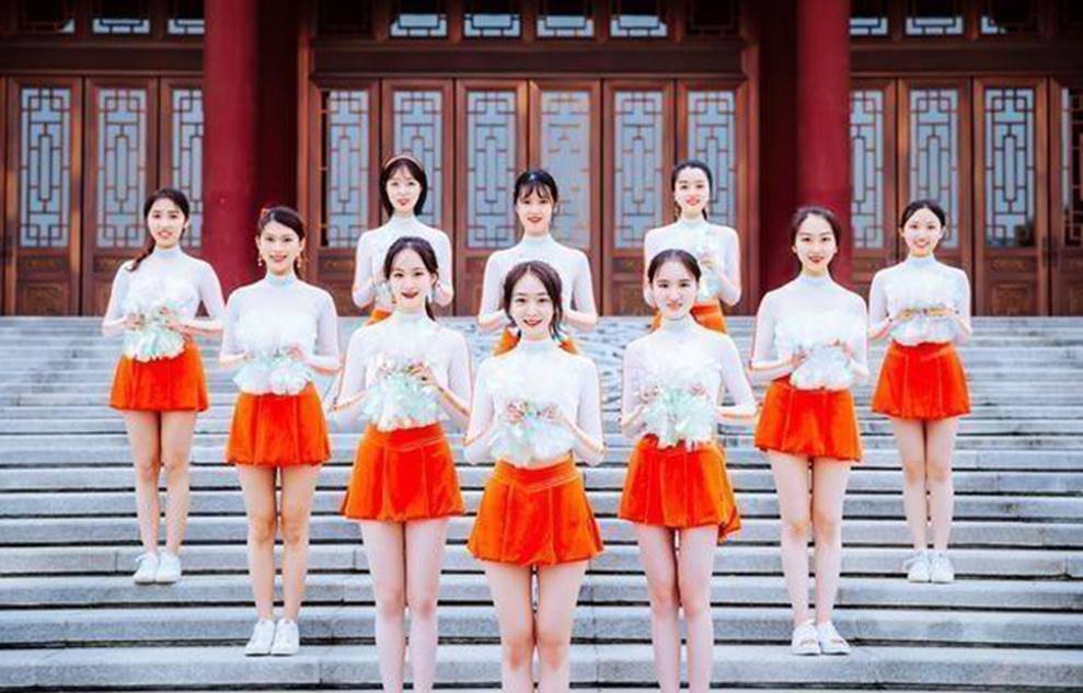 Bộ ảnh kỷ yếu của nữ sinh ngôi trường này có gì hot khiến dân mạng phải thốt lên: Nhất định sẽ thi vào đây bằng mọi giá-2