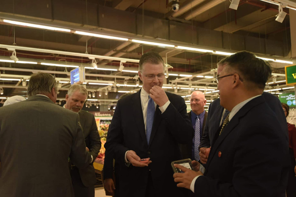 Đại sứ Hoa Kì quảng bá việt quất Mỹ trong VinMart-7