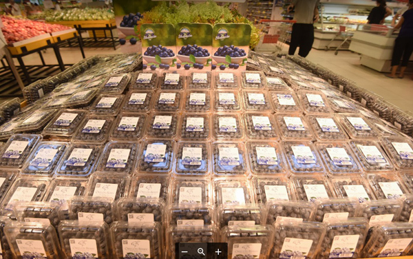 Đại sứ Hoa Kì quảng bá việt quất Mỹ trong VinMart-9