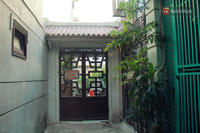 Người đàn ông 14 năm thắp hương trong khu nhà đói giữa Hà Nội: Tôi trông coi đồng bào, không ai cấm được-2