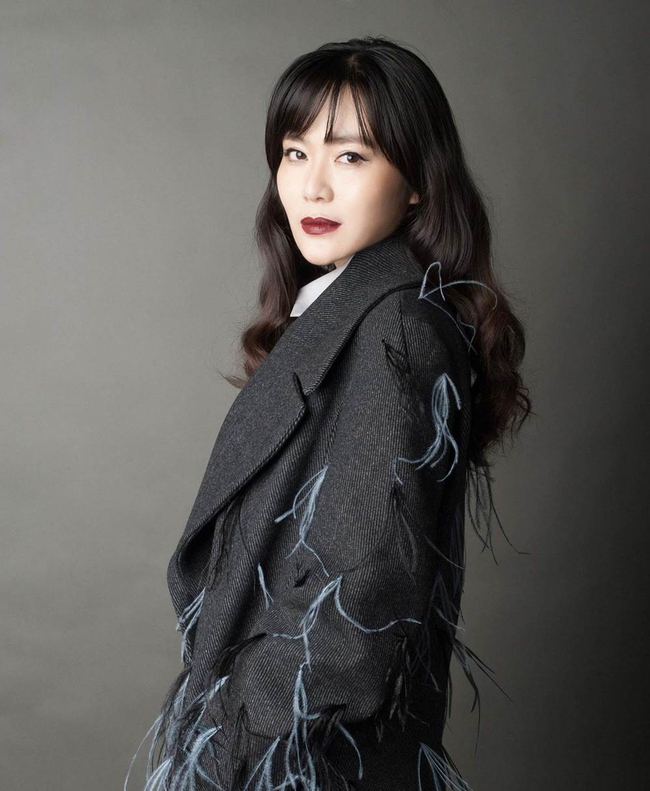 Chuyện về cô Hoa hậu ly hôn trước tuổi 30, thị phi gắn liền với loạt phát ngôn gây bão: Thà khóc trên Mercedes còn hơn trên Wave tàu-8