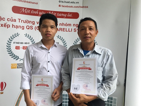 Chị em sinh đôi là cô giáo, giống nhau đến mức học sinh cũng nhầm-15