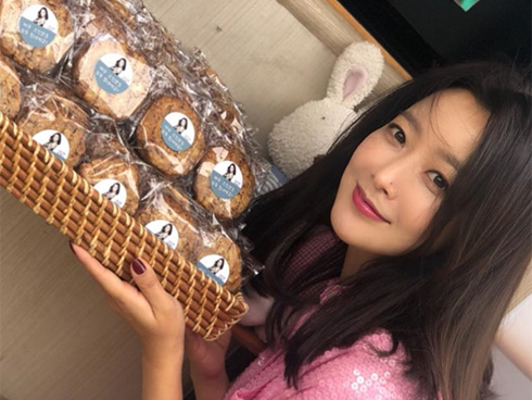 Kim Hee Sun - Người phụ nữ duy nhất tự tin khẳng định đẹp hơn Kim Tae Hee: Từng đau đớn tới mức muốn giải nghệ, bỏ xứ ra đi vì ngoại hình con gái bị miệt thị-11