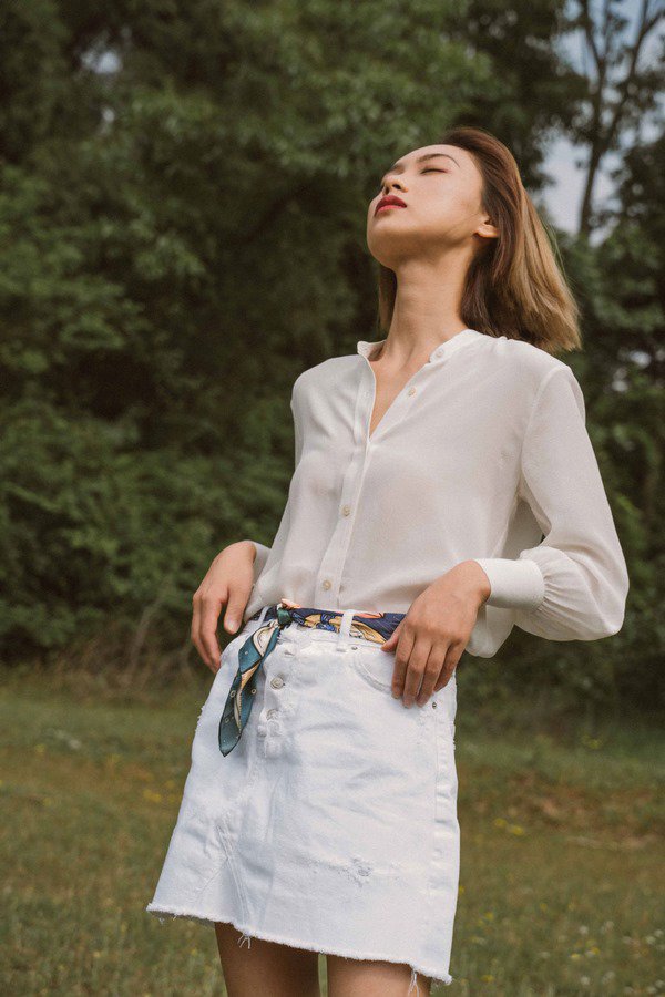 Đổi gió” cách diện áo sơ mi, chị em có ngay vẻ ngoài cực cuốn hút trong mắt đồng nghiệp-4