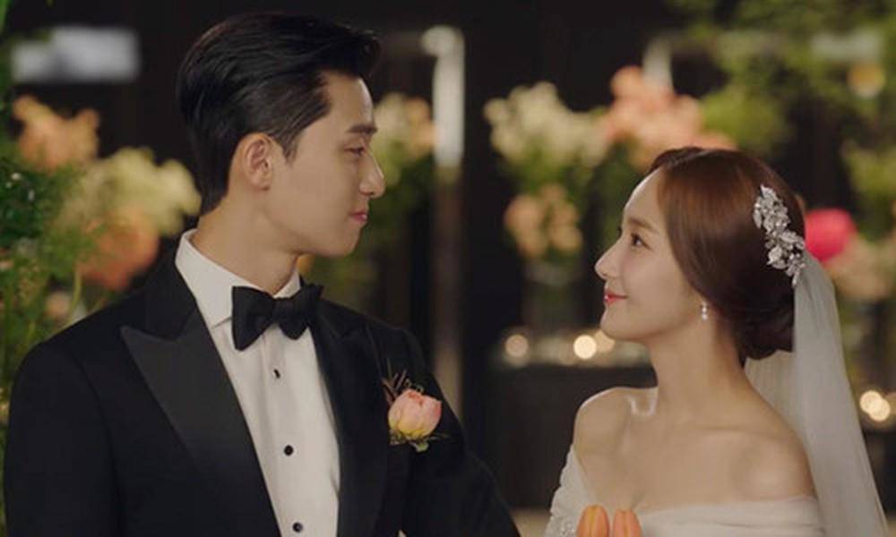 Con khóc thất thanh bên phòng chị dâu, tôi chạy sang thì sôi máu trước cảnh tượng-1