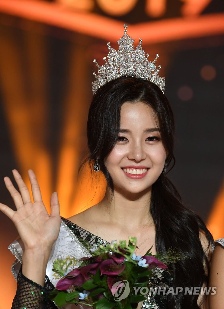 Chung kết Hoa hậu Hàn Quốc 2019 gây bão: Tân Hoa hậu xinh đến mức dìm cựu Hoa hậu, dàn Á hậu đằng sau bị chê mặt nhựa-1