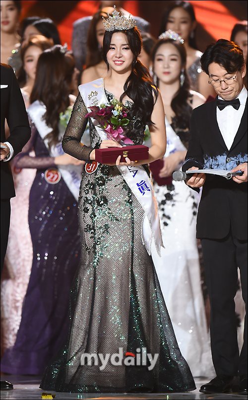 Chung kết Hoa hậu Hàn Quốc 2019 gây bão: Tân Hoa hậu xinh đến mức dìm cựu Hoa hậu, dàn Á hậu đằng sau bị chê mặt nhựa-13