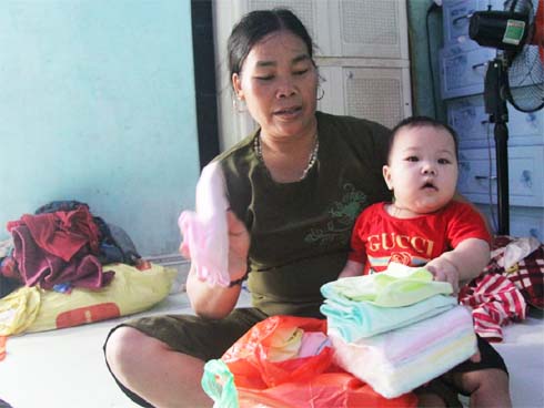 Va chạm giao thông, nam thanh niên lao vào đánh đập dã man 3 mẹ con ngay trên đường-4