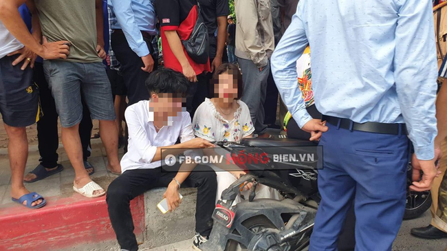 Va chạm giao thông, nam thanh niên lao vào đánh đập dã man 3 mẹ con ngay trên đường-2