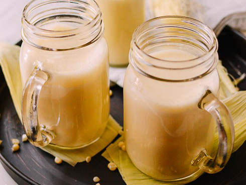 Luộc ngô chỉ cần thả thêm thứ này vào, đảm bảo hạt ngô vàng ươm căng mọng lại ngon ngọt bất ngờ-3
