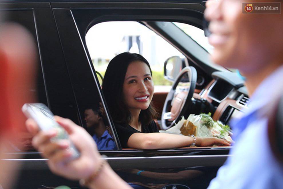 Nhan sắc ngày càng trẻ đẹp của vợ đại gia Minh Nhựa: Body nuột nà không hề thua chị kém em-7