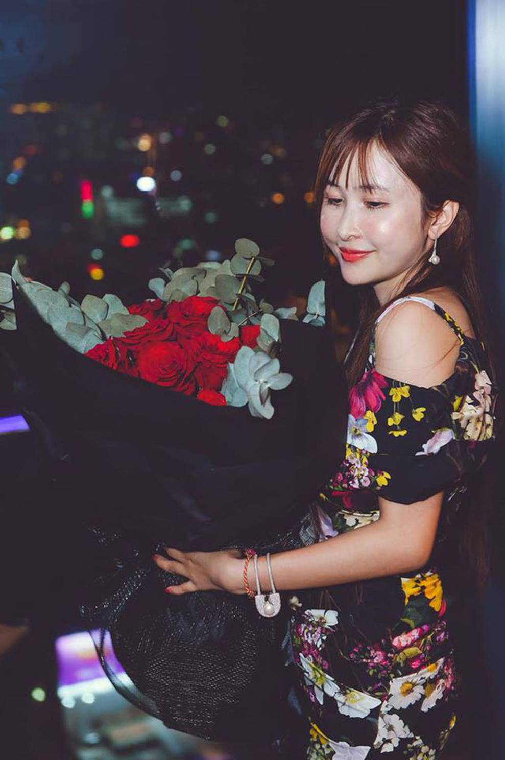 Nhan sắc ngày càng trẻ đẹp của vợ đại gia Minh Nhựa: Body nuột nà không hề thua chị kém em-18