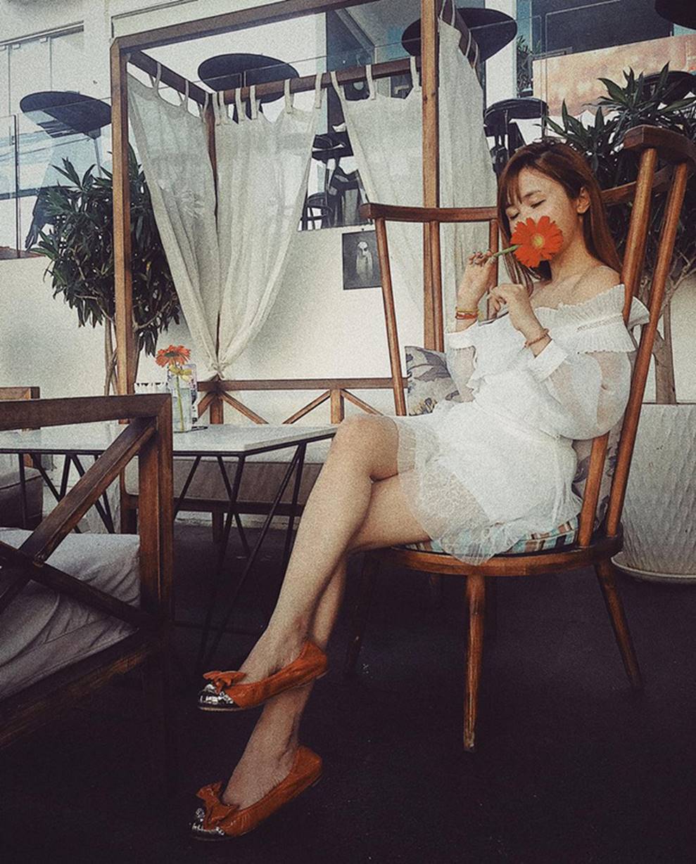 Nhan sắc ngày càng trẻ đẹp của vợ đại gia Minh Nhựa: Body nuột nà không hề thua chị kém em-19