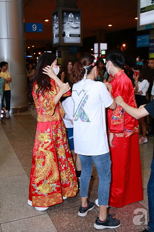 Hot: Đông Nhi và Ông Cao Thắng bất ngờ được tổ chức đám cưới ngay tại sân bay sau khi trở về từ Mỹ-4