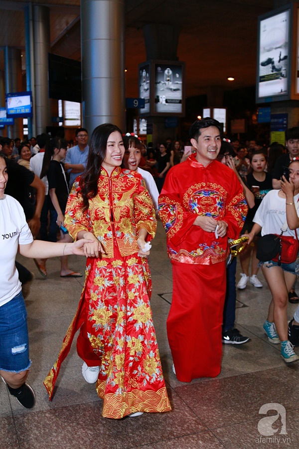 Hot: Đông Nhi và Ông Cao Thắng bất ngờ được tổ chức đám cưới ngay tại sân bay sau khi trở về từ Mỹ-5