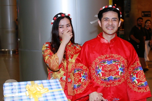 Hot: Đông Nhi và Ông Cao Thắng bất ngờ được tổ chức đám cưới ngay tại sân bay sau khi trở về từ Mỹ-8