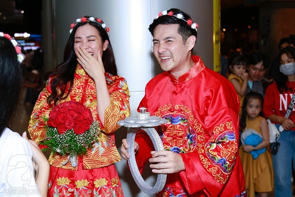 Hot: Đông Nhi và Ông Cao Thắng bất ngờ được tổ chức đám cưới ngay tại sân bay sau khi trở về từ Mỹ-9