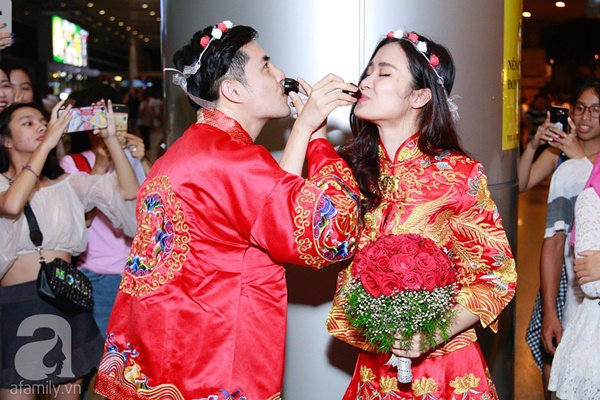 Hot: Đông Nhi và Ông Cao Thắng bất ngờ được tổ chức đám cưới ngay tại sân bay sau khi trở về từ Mỹ-11