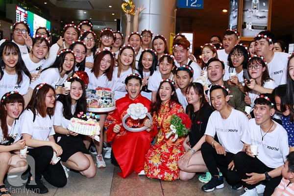 Hot: Đông Nhi và Ông Cao Thắng bất ngờ được tổ chức đám cưới ngay tại sân bay sau khi trở về từ Mỹ-13