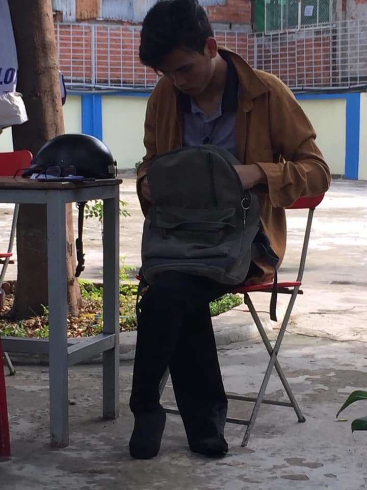 Chở SV mất 2 chân không lấy tiền, anh xe ôm nhận được điều bất ngờ-1