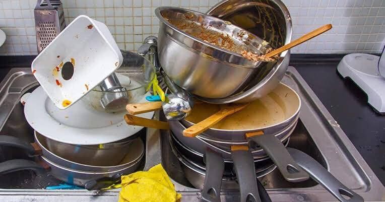 Theo dấu hoa hồng để nhận quà lãng mạn từ vợ, chồng không thốt nên lời khi nhìn thấy kết quả-3