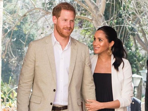 Sau scandal chảnh chọe, Meghan Markle lại xuất hiện trên thảm đỏ dự lễ ra mắt phim, cộng đồng mạng 