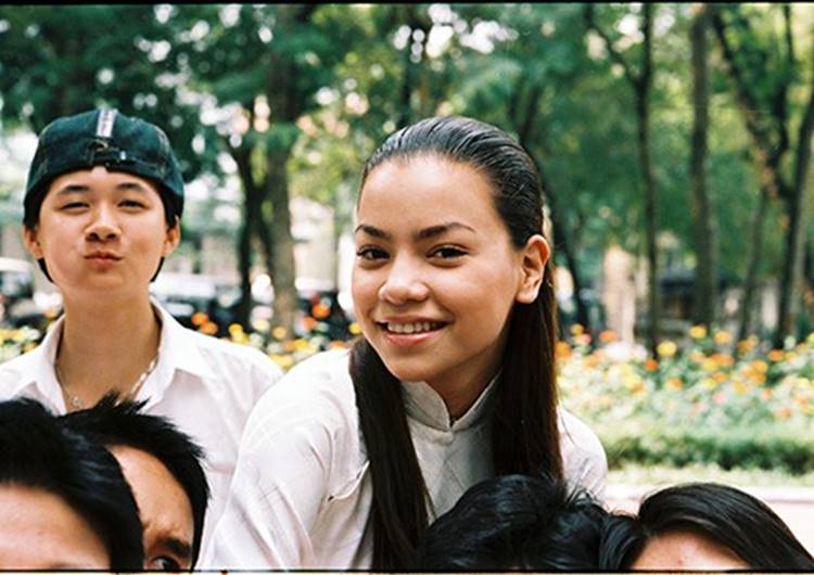 Loạt ảnh hiếm cùng kỷ niệm khó quên thời đi học của sao Việt: Người nhét cả viên phấn vào mũi, kẻ đốt pháo nhà vệ sinh nam-1