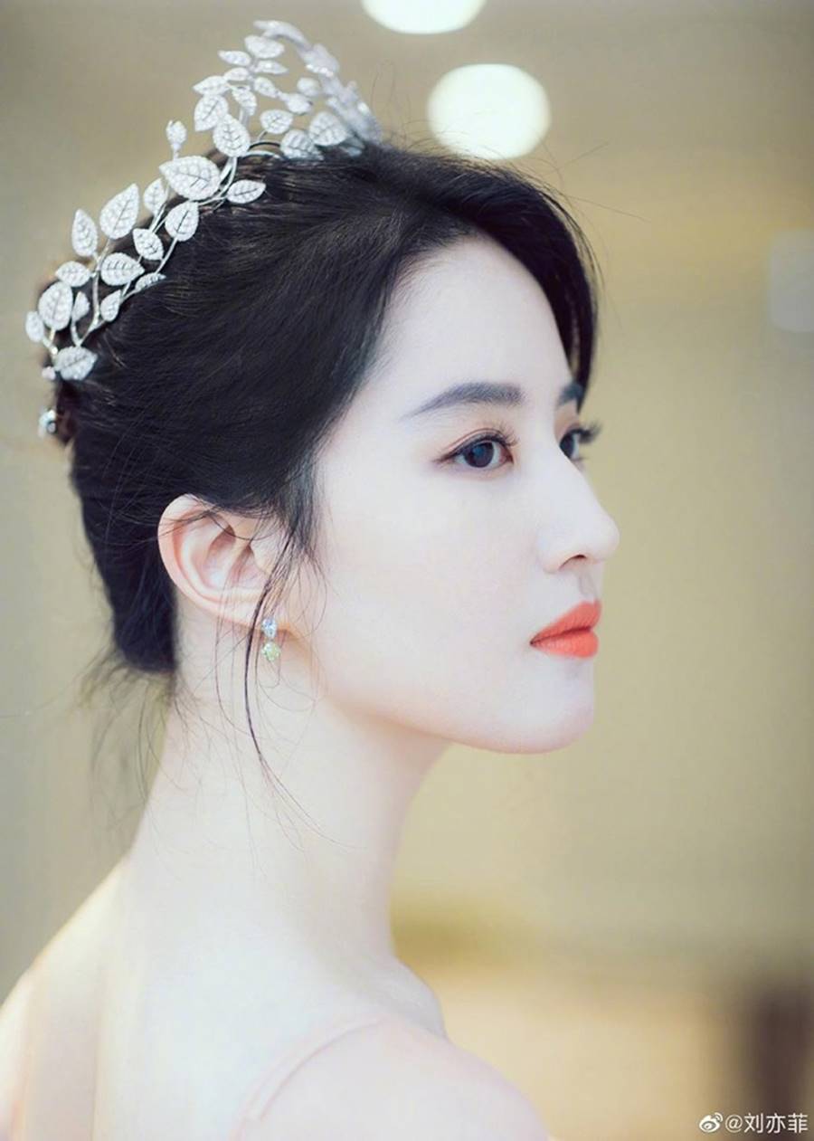 Lưu Diệc Phi đội vương miện, xinh đẹp như nàng tiên bước ra từ truyện cổ tích-3