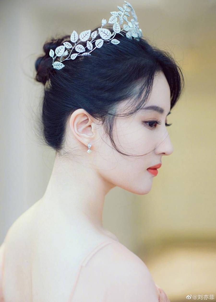 Lưu Diệc Phi đội vương miện, xinh đẹp như nàng tiên bước ra từ truyện cổ tích-4