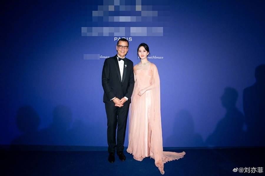 Lưu Diệc Phi đội vương miện, xinh đẹp như nàng tiên bước ra từ truyện cổ tích-7